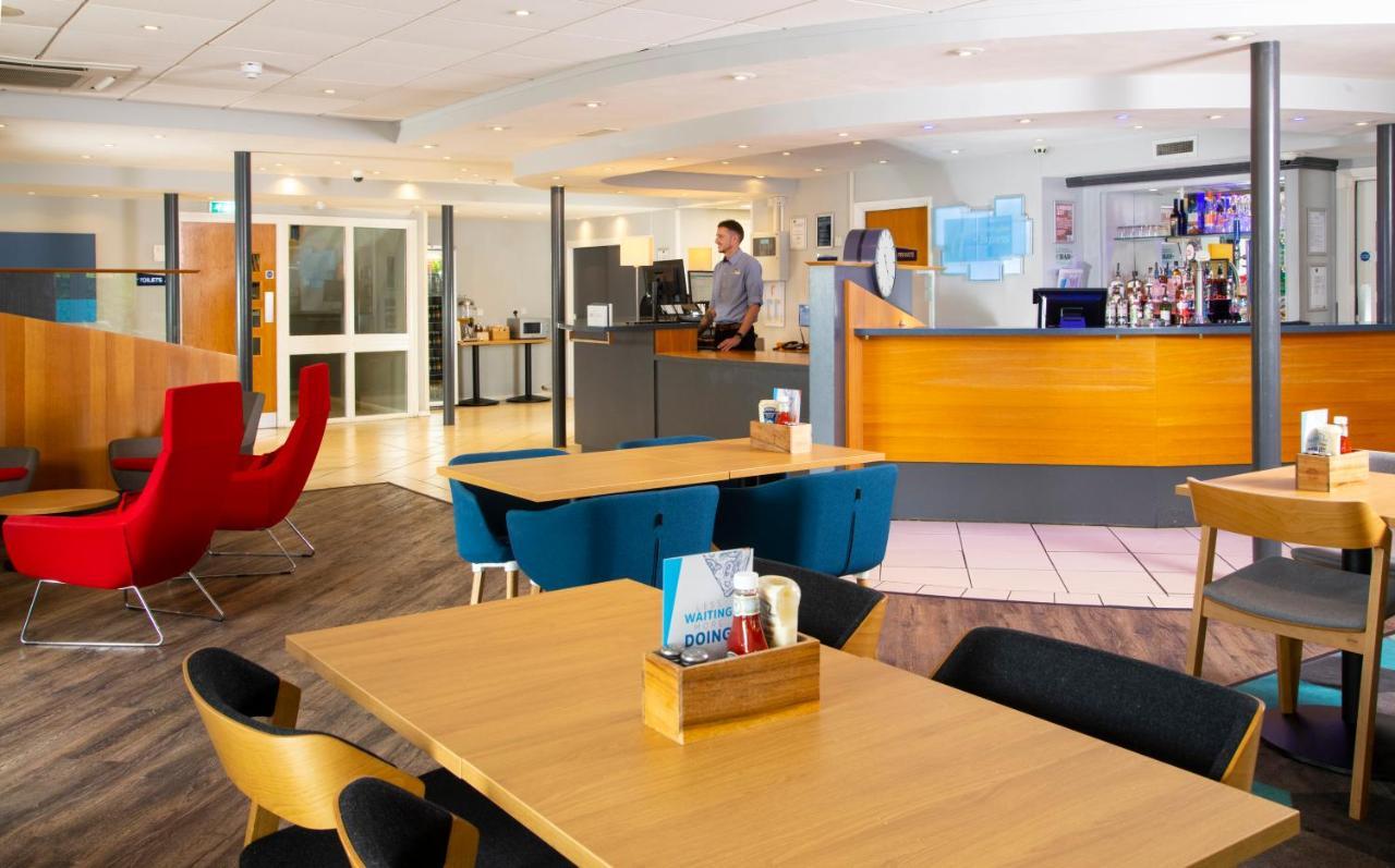 Holiday Inn Express Peterborough, An Ihg Hotel Extérieur photo