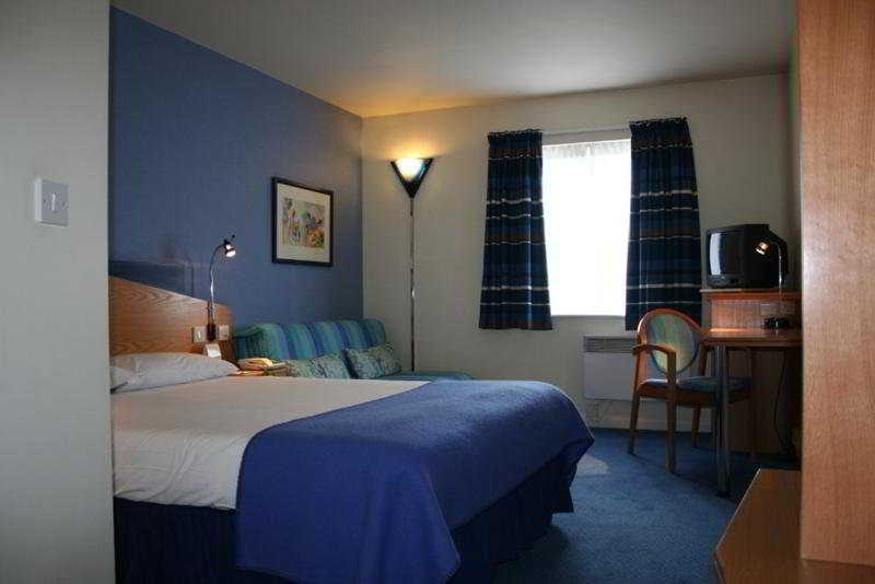 Holiday Inn Express Peterborough, An Ihg Hotel Extérieur photo